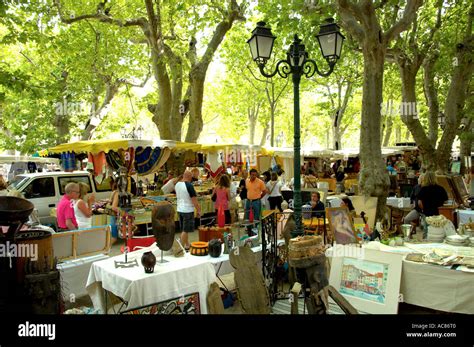 des lices market st tropez.